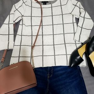 Tahari quarter sleeve block shirt